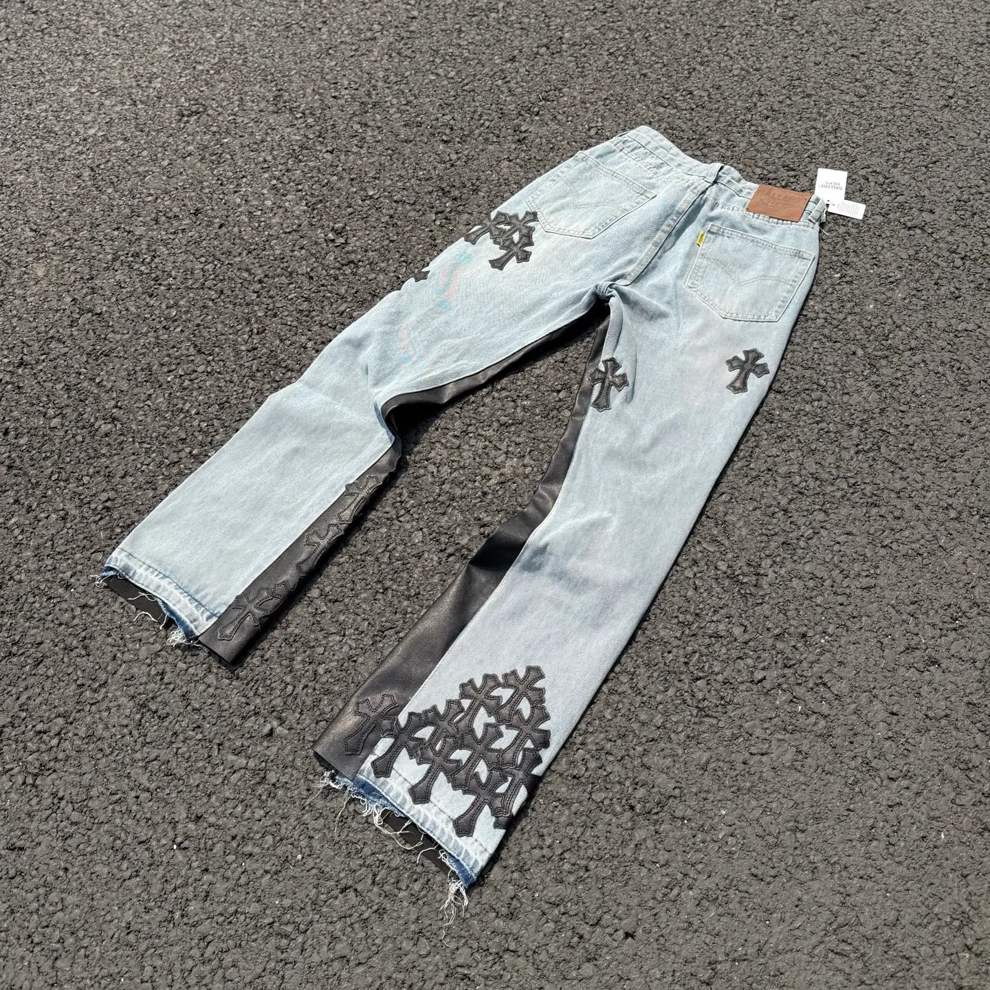 #8148 P290💰 Independent GALLERY DEPT. Vintage multi-leather splicing black leather cross loose washed flared jeans - truly restore the ultimate texture of Vintage - original hardware accessories washed and other elevators, QR code analysis are all purchased from the original factory, high degree of restoration, you are welcome to compare with a certain product ~ - three-dimensional version Loose and comfortable, not picky about the figure, tall and slim, factory Seiko, original factory quality control, same style for men and women, can be matched with couples, versatile recommendation Essential jeans for all seasons - sizes: 28 30 32 34 36